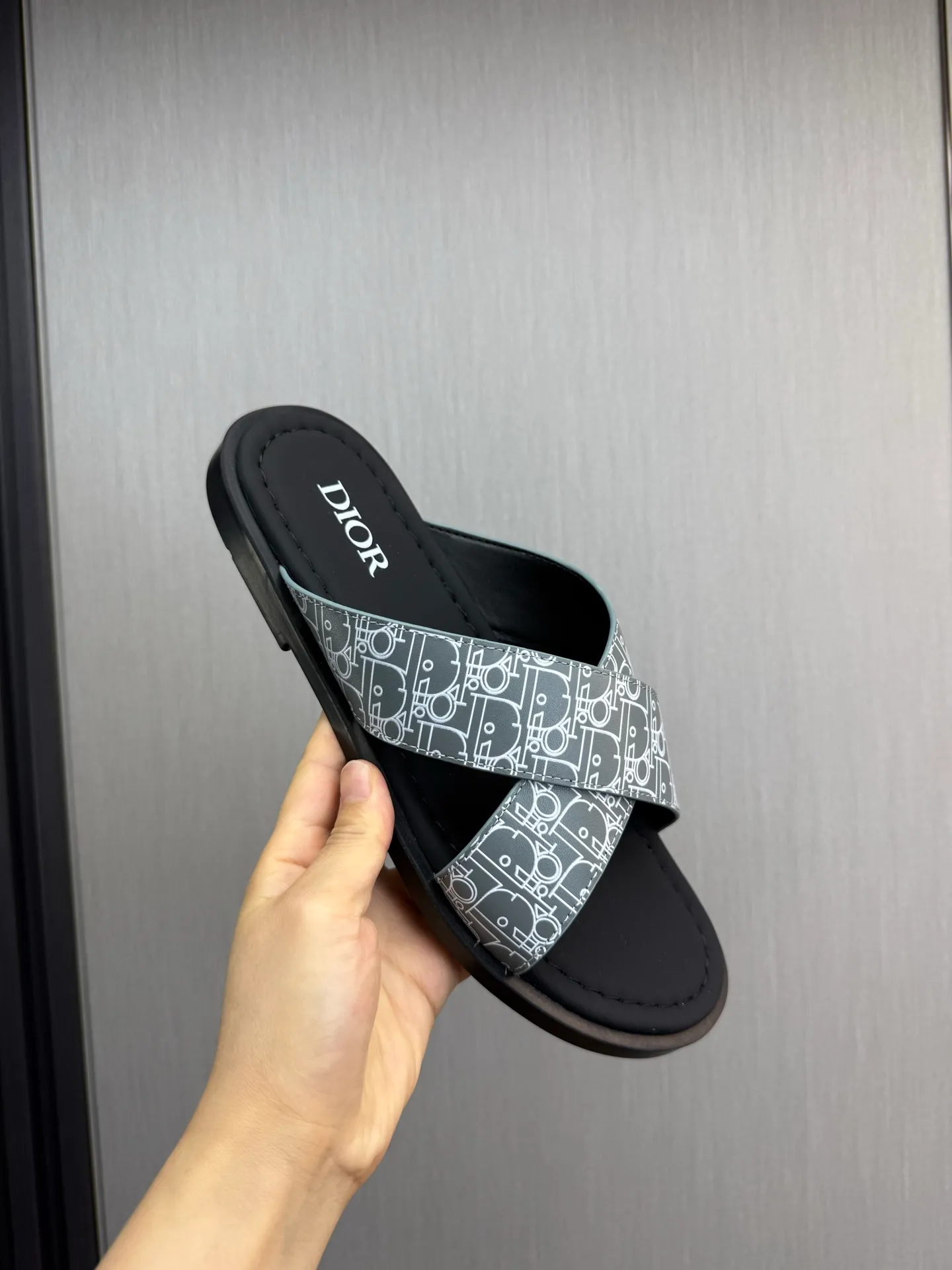 Men's shoes 💰300💰 Dior. Popular slippers hot sale 🔥 Available all year round ✅ Original original material 🩴 SIZE: 38-46 (45.46 non-refundable)